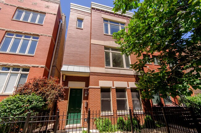 1344 W Grenshaw St, Unit B in Chicago, IL - Foto de edificio - Building Photo