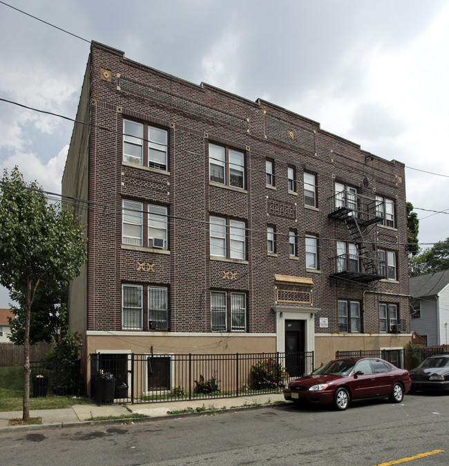 526 S 14th Ave in Newark, NJ - Foto de edificio - Building Photo