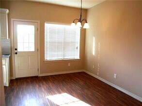 1210 S Throckmorton St in Sherman, TX - Building Photo - Building Photo