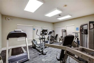 18930 Bothell Everett Hwy, Unit T101 in Bothell, WA - Foto de edificio - Building Photo