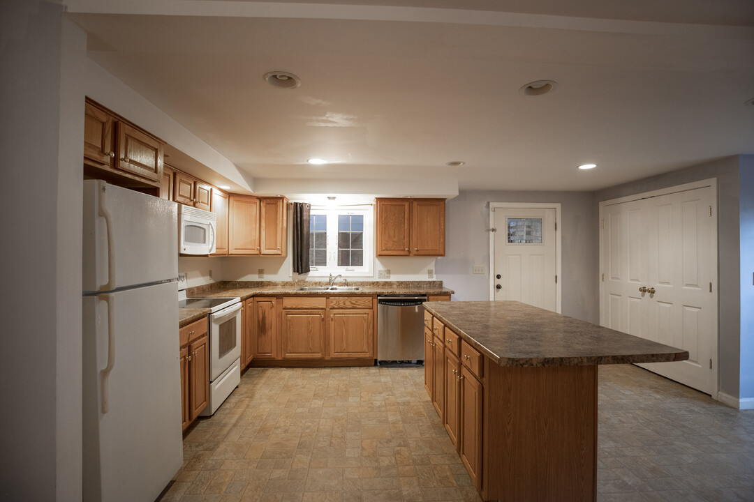 273 S Main St, Unit 2 in Barre, VT - Building Photo