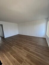 2626 W Aurora St, Unit 4 in Santa Ana, CA - Building Photo - Building Photo
