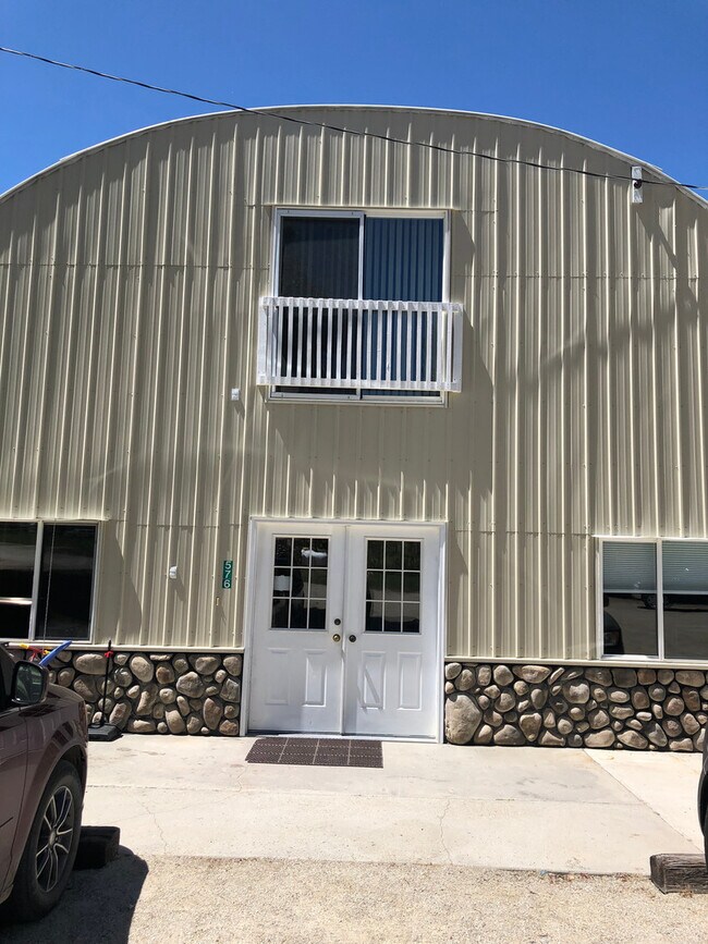 576 3 Skalkaho Hwy-Unit -576 Skalkaho Hwy, Unit #1 in Hamilton, MT - Building Photo - Building Photo