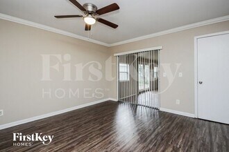 2390 Meadow Ln in Kissimmee, FL - Foto de edificio - Building Photo