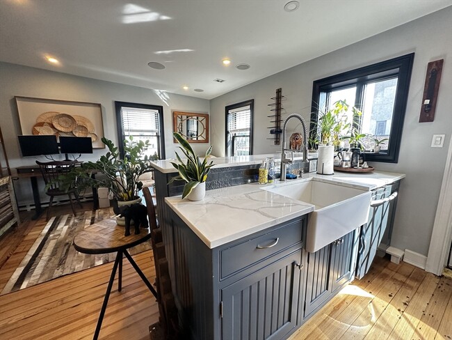 10 Pompeii St in Boston, MA - Building Photo - Building Photo