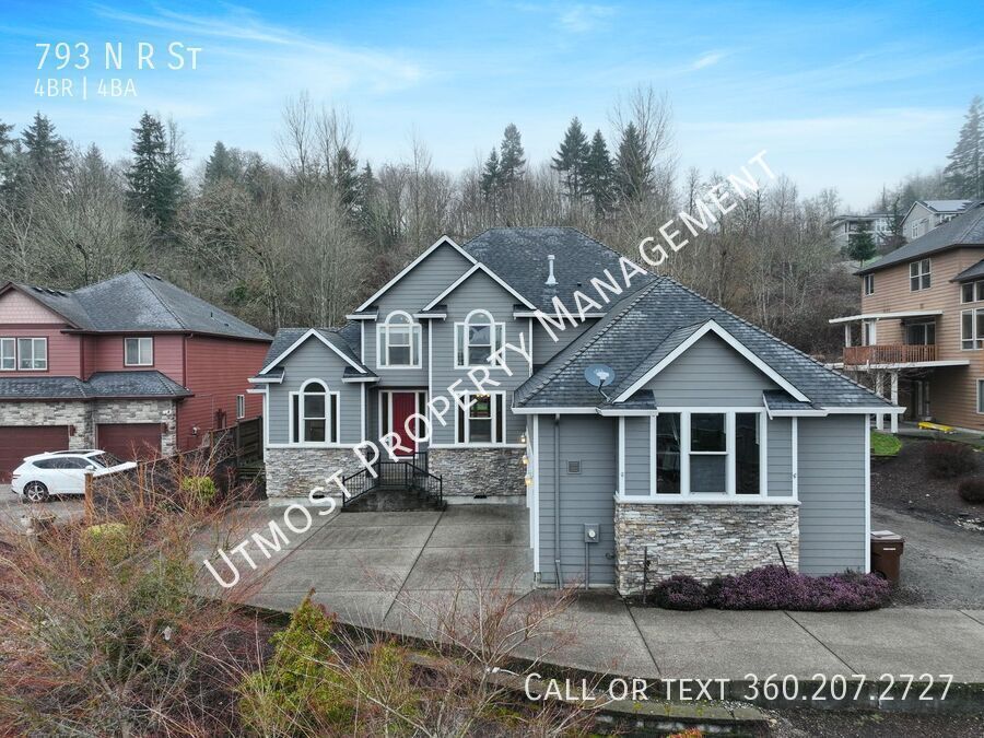 793 N R St in Washougal, WA - Building Photo