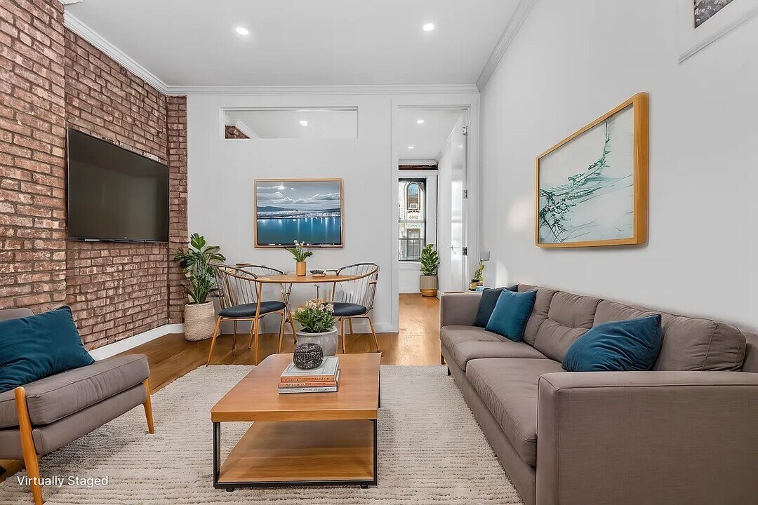 829 9th Ave in New York, NY - Building Photo