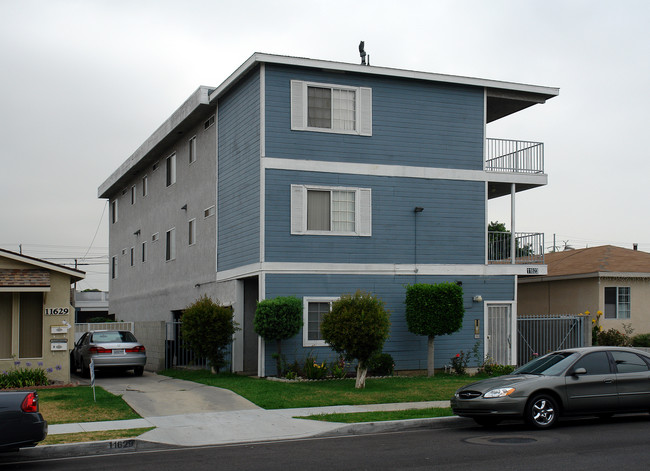 11623 Eucalyptus Ave in Hawthorne, CA - Building Photo - Building Photo