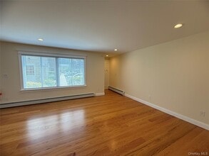 250 Beechwood Ave in Poughkeepsie, NY - Building Photo - Building Photo