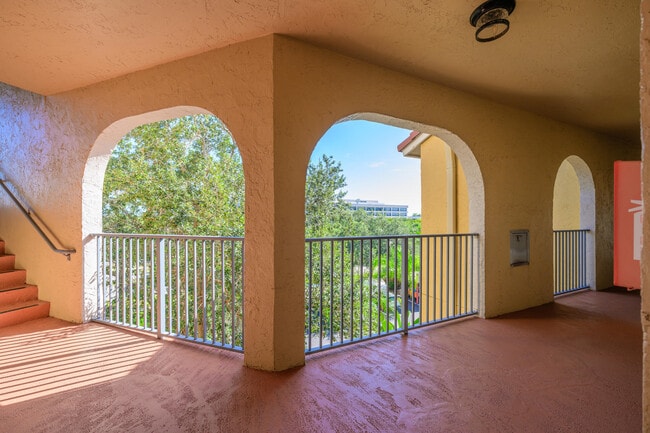 800 Uno Lago Dr in Juno Beach, FL - Building Photo - Building Photo