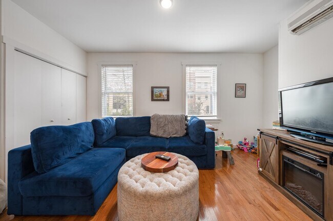 324 4th St in Jersey City, NJ - Building Photo - Building Photo