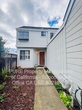 2741 Hampton Ln in Santa Cruz, CA - Foto de edificio - Building Photo