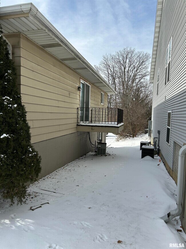 1608 W Tiffany Ct in Peoria, IL - Building Photo - Building Photo