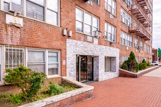 2555 E 12th St in Brooklyn, NY - Building Photo - Building Photo