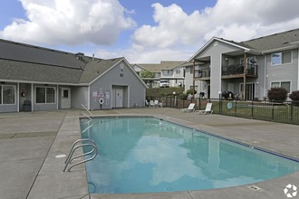 Gateway Village Apartments in Salem, OR - Building Photo - Building Photo