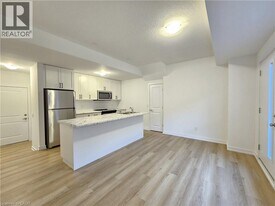 70 Kenesky Dr in Waterdown, ON - Building Photo