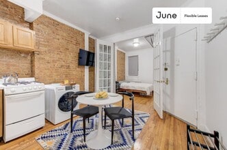 Adorable ROOM at The Lexington House, Unit 2 in New York, NY - Building Photo - Building Photo