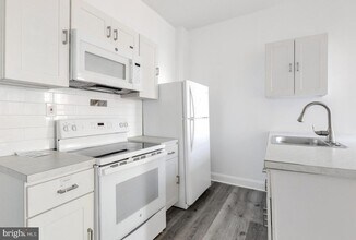 5036 Walnut St-Unit -3 in Philadelphia, PA - Building Photo - Building Photo