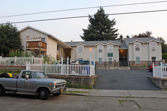 Mall Street Apartments in Portland, OR - Building Photo - Building Photo