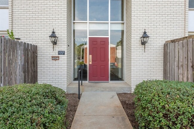 10421 Briarbend Dr in St. Louis, MO - Building Photo - Building Photo