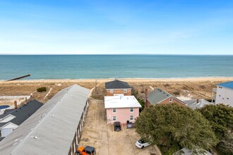 1424 E Ocean View Ave in Norfolk, VA - Building Photo - Building Photo