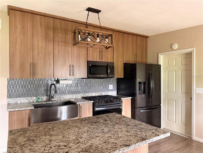 201 Bradshaw Dr in Sanford, FL - Building Photo - Building Photo