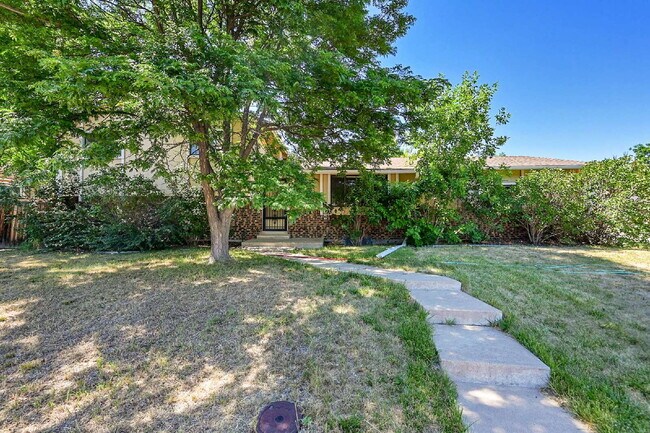 7579 W Portland Ave in Littleton, CO - Building Photo - Building Photo