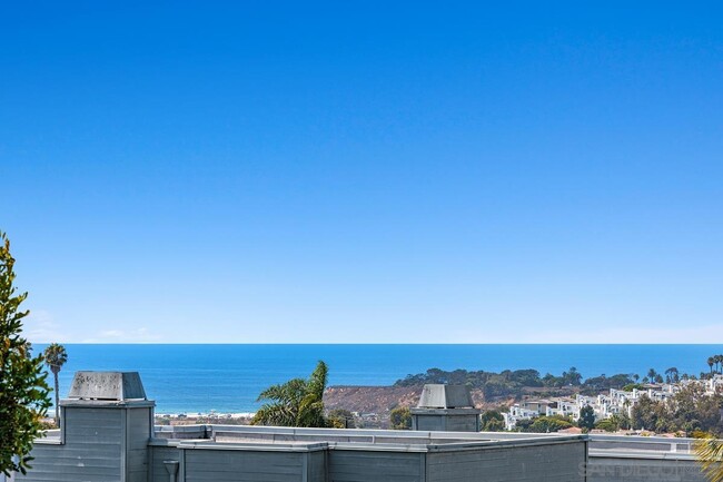 811 Spindrift Dr in Del Mar, CA - Building Photo - Building Photo