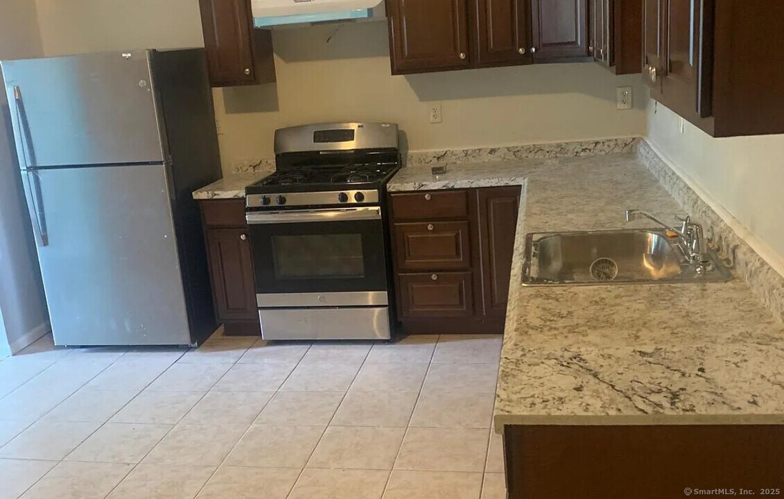 1408 Stratford Ave in Bridgeport, CT - Building Photo