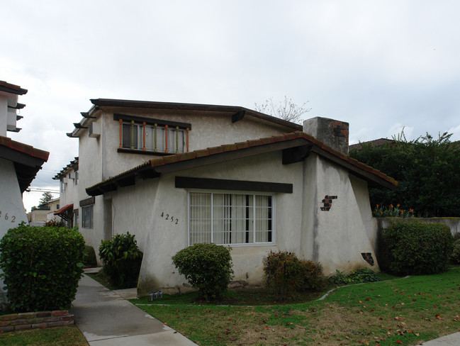 4252 Howard Ave in Los Alamitos, CA - Foto de edificio - Building Photo