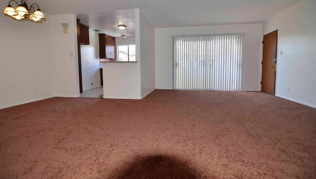 3930 Roxanne Ave in Los Angeles, CA - Foto de edificio - Building Photo