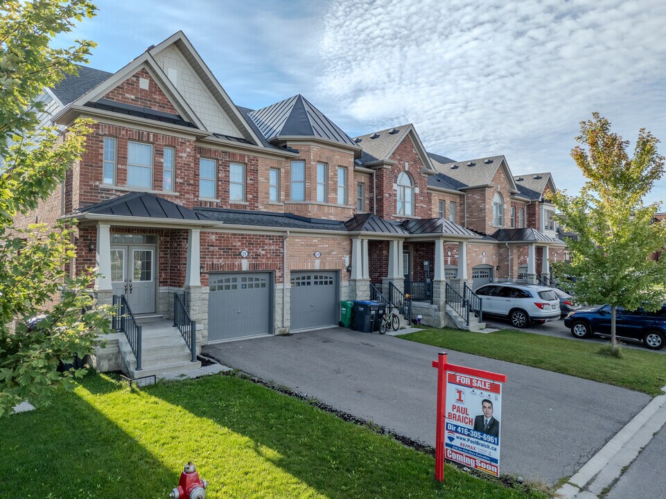 17 Military Cres in Brampton, ON - Building Photo