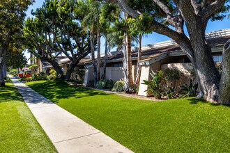 Atrium Gardens in Anaheim, CA - Foto de edificio - Building Photo