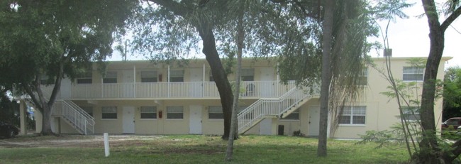 2nd Avenue Flats in St. Petersburg, FL - Foto de edificio - Building Photo