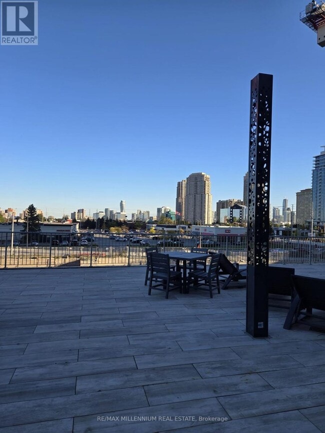 5081 Hurontario St in Mississauga, ON - Building Photo - Building Photo