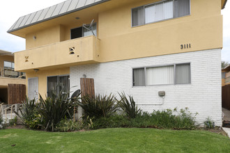 3111 S Canfield Ave in Los Angeles, CA - Building Photo - Building Photo