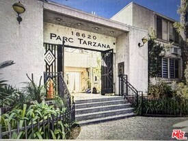 18620 Hatteras St in Los Angeles, CA - Building Photo