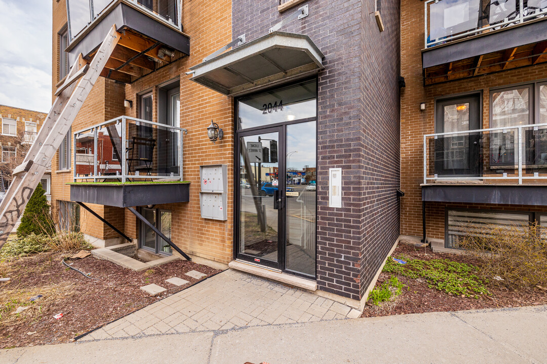 2044 Des Carrières St in Montréal, QC - Building Photo