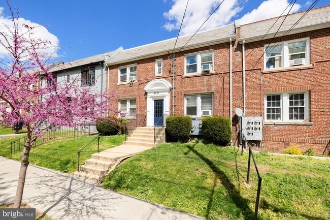 4021 7th St NE, Unit 2