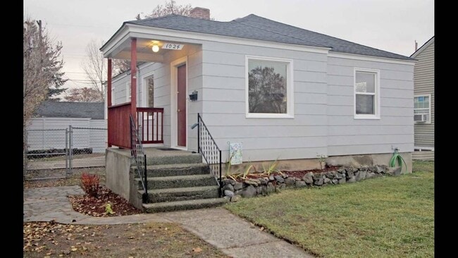 property at 1024 E Hoffman Ave