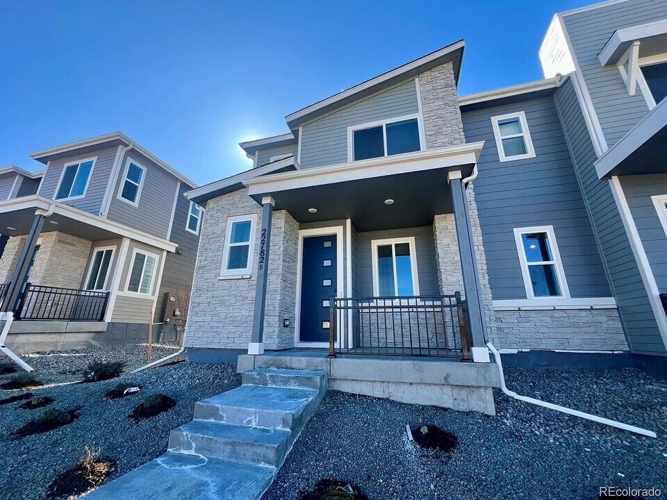 22782 E Tufts Ave in Aurora, CO - Foto de edificio