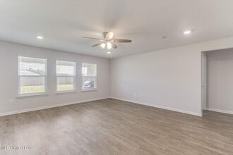 1057 Enclave Cir in Long Beach, MS - Building Photo - Building Photo