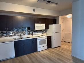 437 SW 4th Ave in Fort Lauderdale, FL - Building Photo - Building Photo