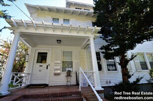 42 Crosby Rd in Newton, MA - Building Photo