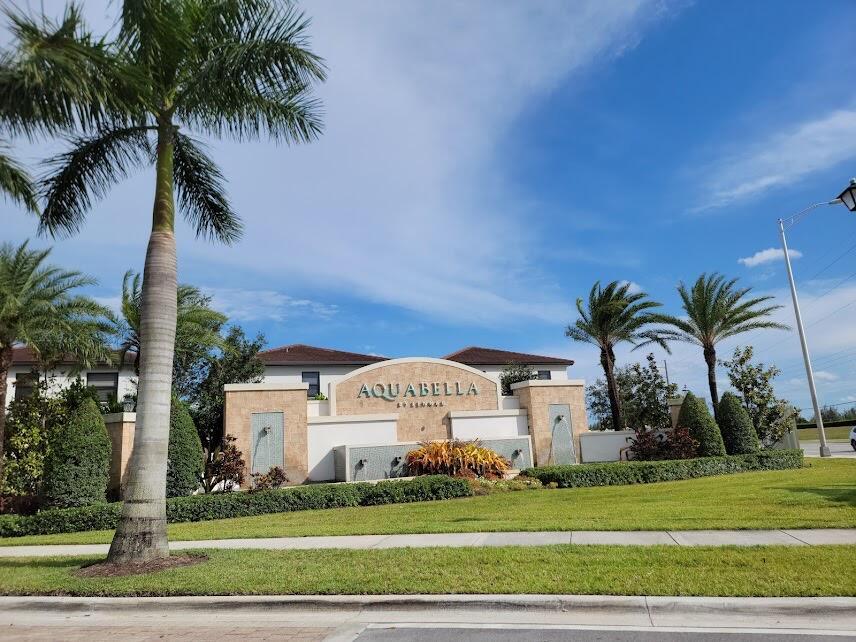 10606 West 33rd Ct in Hialeah, FL - Building Photo