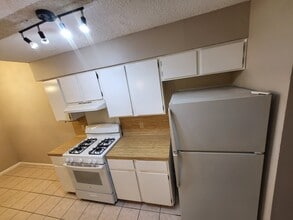 6702 Deatonhill Dr, Unit B in Austin, TX - Building Photo - Building Photo