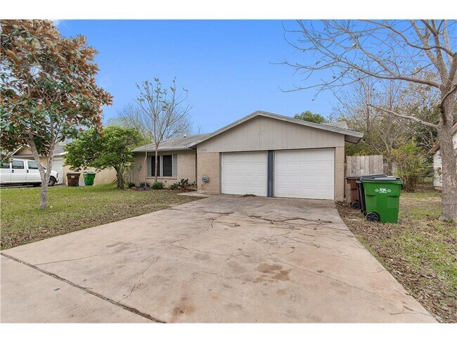 2003 Heathwood Cir in Round Rock, TX - Building Photo - Building Photo