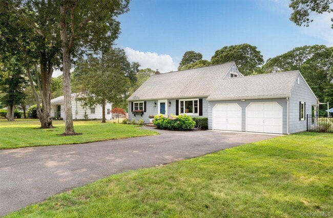 16 Nautilus Dr in Hampton Bays, NY - Building Photo - Building Photo