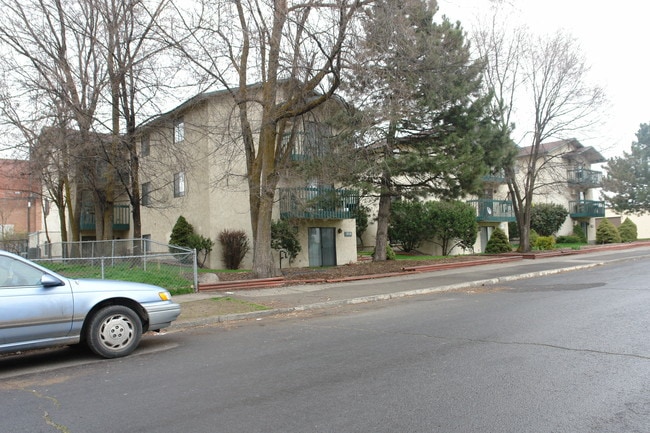 BRIARWOOD Apartments in Spokane, WA - Foto de edificio - Building Photo