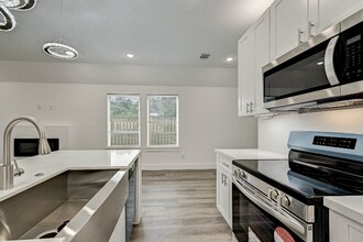 5124 Gold St, Unit B in Houston, TX - Foto de edificio - Building Photo